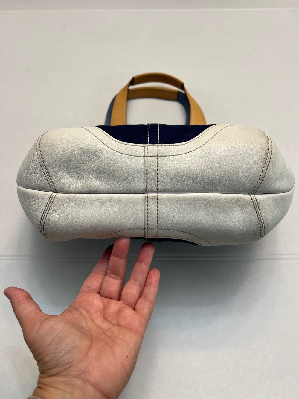 VINTAGE Y2K SOHO COACH DAISY CHARM SHOULDER BAG NAVY CANVAS WHITE LEATHER PREPPY - Picture 5 of 15